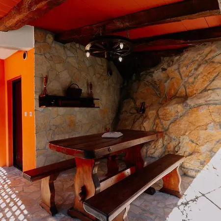 別荘 Cozy Getaway House Luana ブゼト