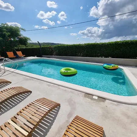 Dom wakacyjny Cozy Getaway House Luana Buzet