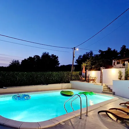 Cozy Getaway House Luana Buzet